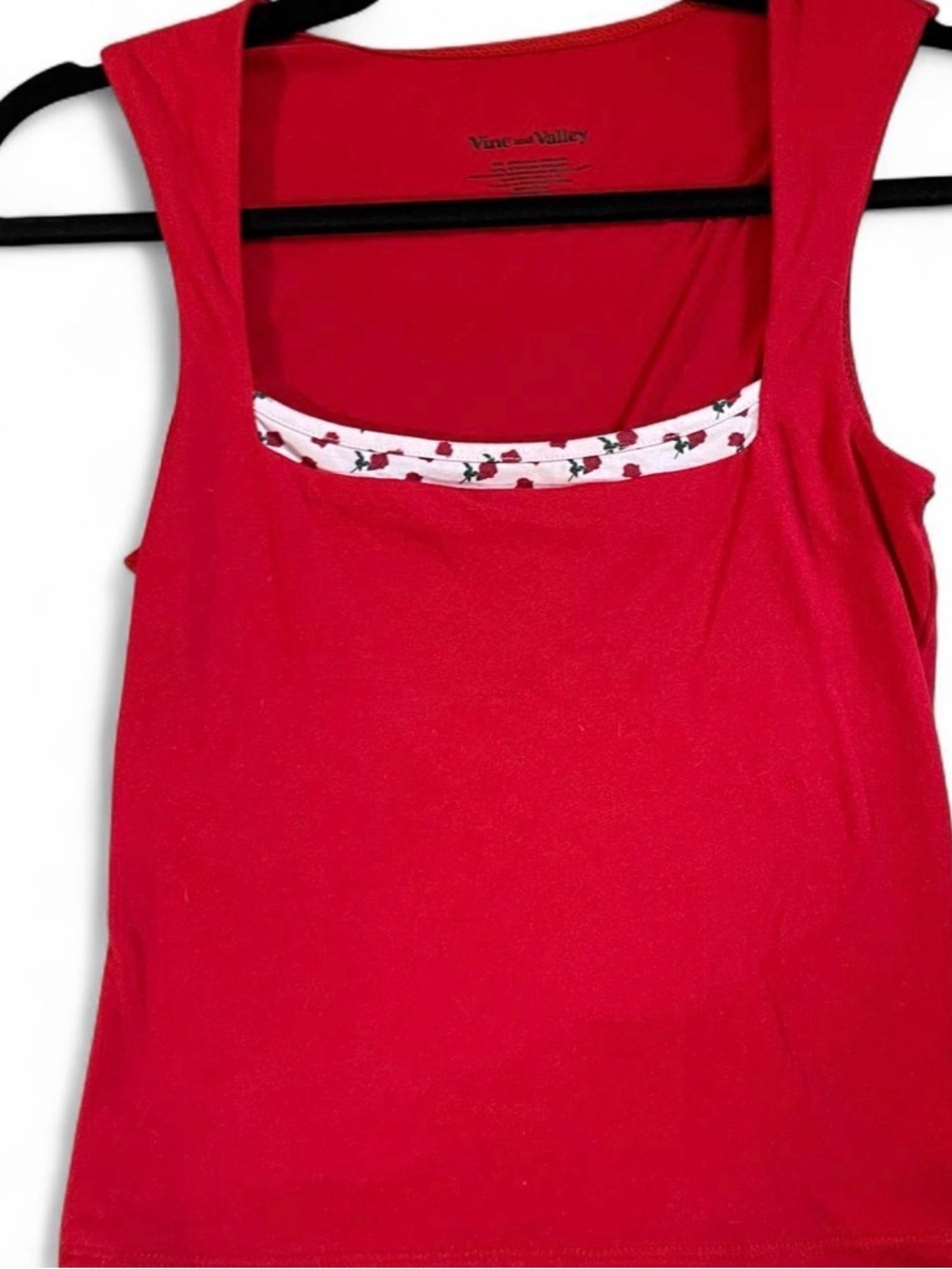 Red Sleeveless Scoop Neck Tank